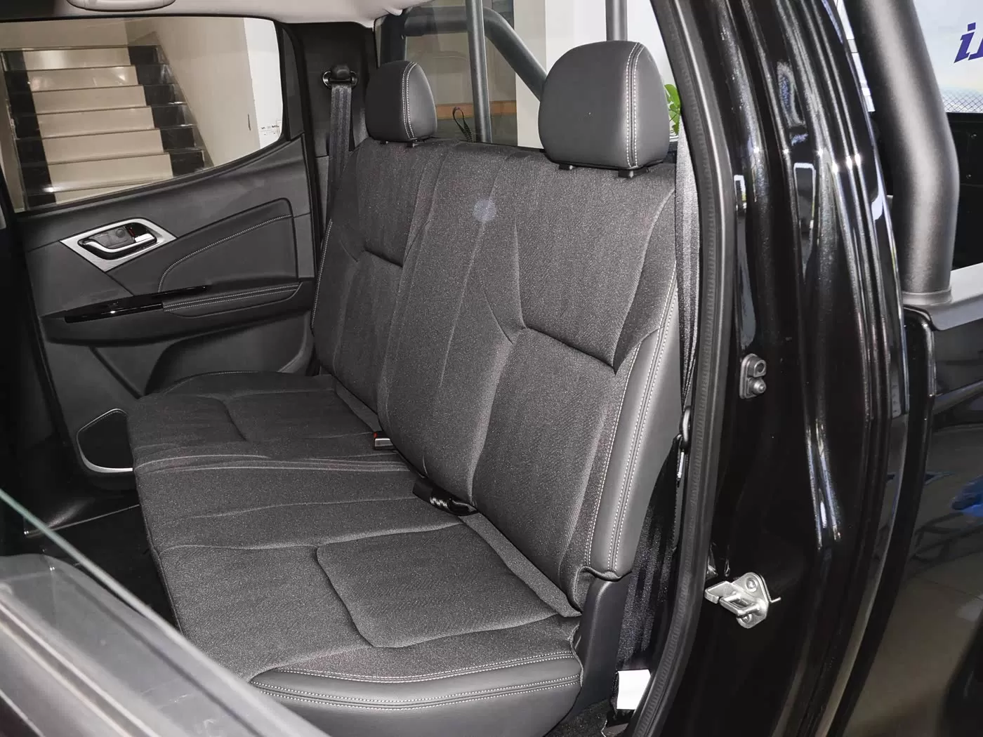 Isuzu RE-MAX 2.8T Manual 2WD Pickup Truck - ຂາຍລົດກະບະ ລາຄາຖືກ