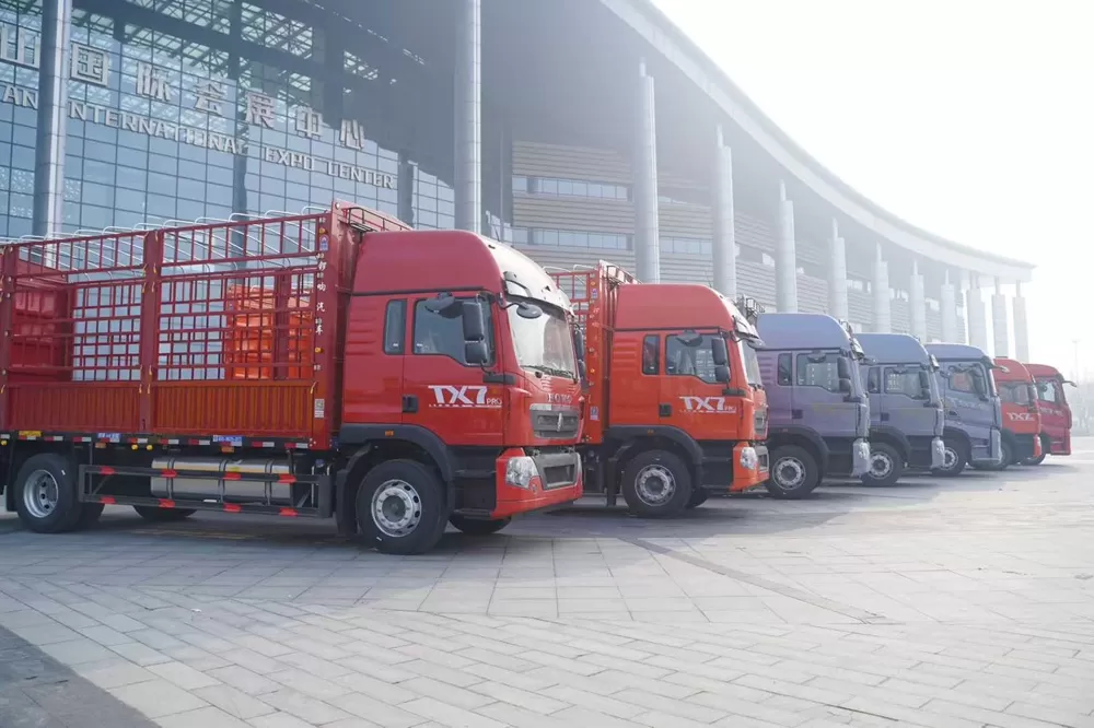 Sinotruk Howo TX7 Pro 4&times;2 Cargo Truck with Slab Structure 250 Horsepower