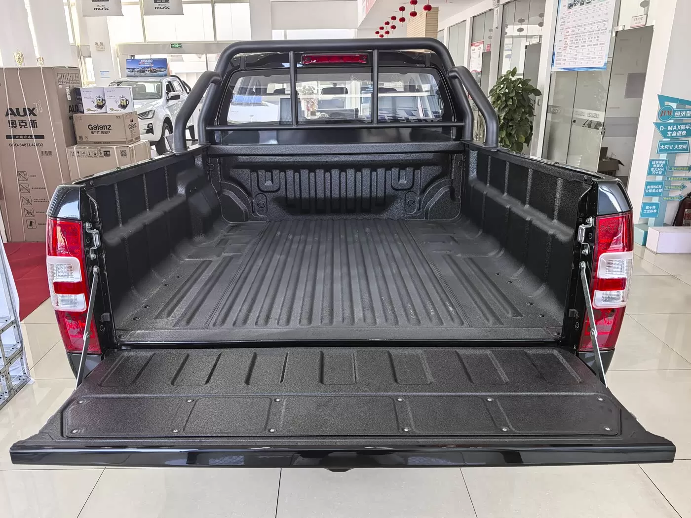 Isuzu RE-MAX 2.8T Manual 2WD Pickup Truck - ຂາຍລົດກະບະ ລາຄາຖືກ