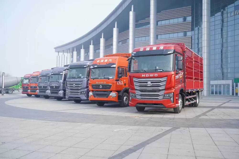 ລົດບັນທຸກ Sinotruk Howo TX7 Pro 4×2 ມີໂຄງສ້າງ Slab 250 ແຮງມ້າ