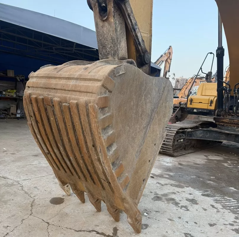 ລົດຂຸດ Sany SY365H ມືສອງທີ່ເຫມາະສົມສໍາລັບການກໍ່ສ້າງແລະເຄື່ອງຈັກຂຸດຄົ້ນບໍ່ແຮ່