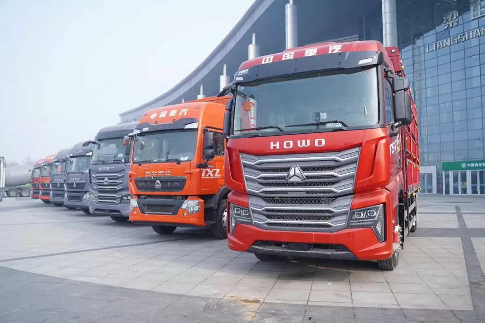 ລົດບັນທຸກ Sinotruk Howo TX7 Pro 4×2 ມີໂຄງສ້າງ Slab 250 ແຮງມ້າ