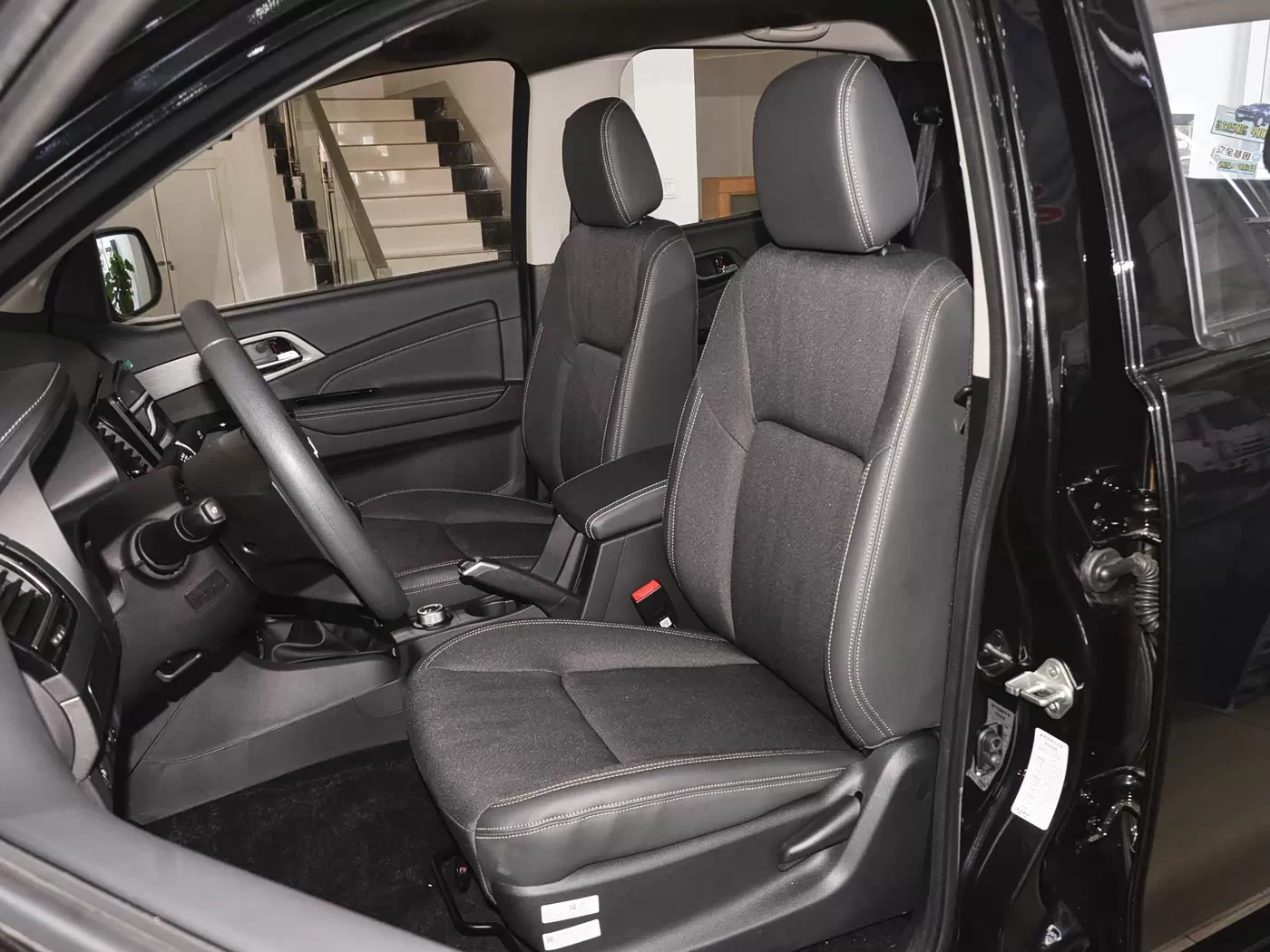 Isuzu RE-MAX 2.8T Manual 2WD Pickup Truck - ຂາຍລົດກະບະ ລາຄາຖືກ