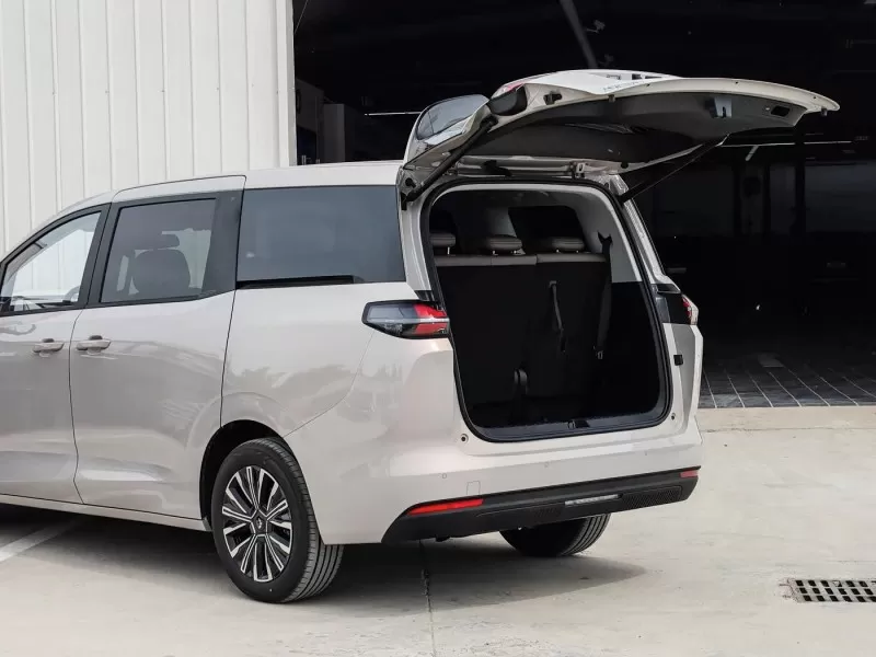 Wuling Starlight 730 2026 1.5T CVT Premium 7- Seat MPV ສໍາລັບຄອບຄົວ ແລະຜູ້ໂດຍສານ