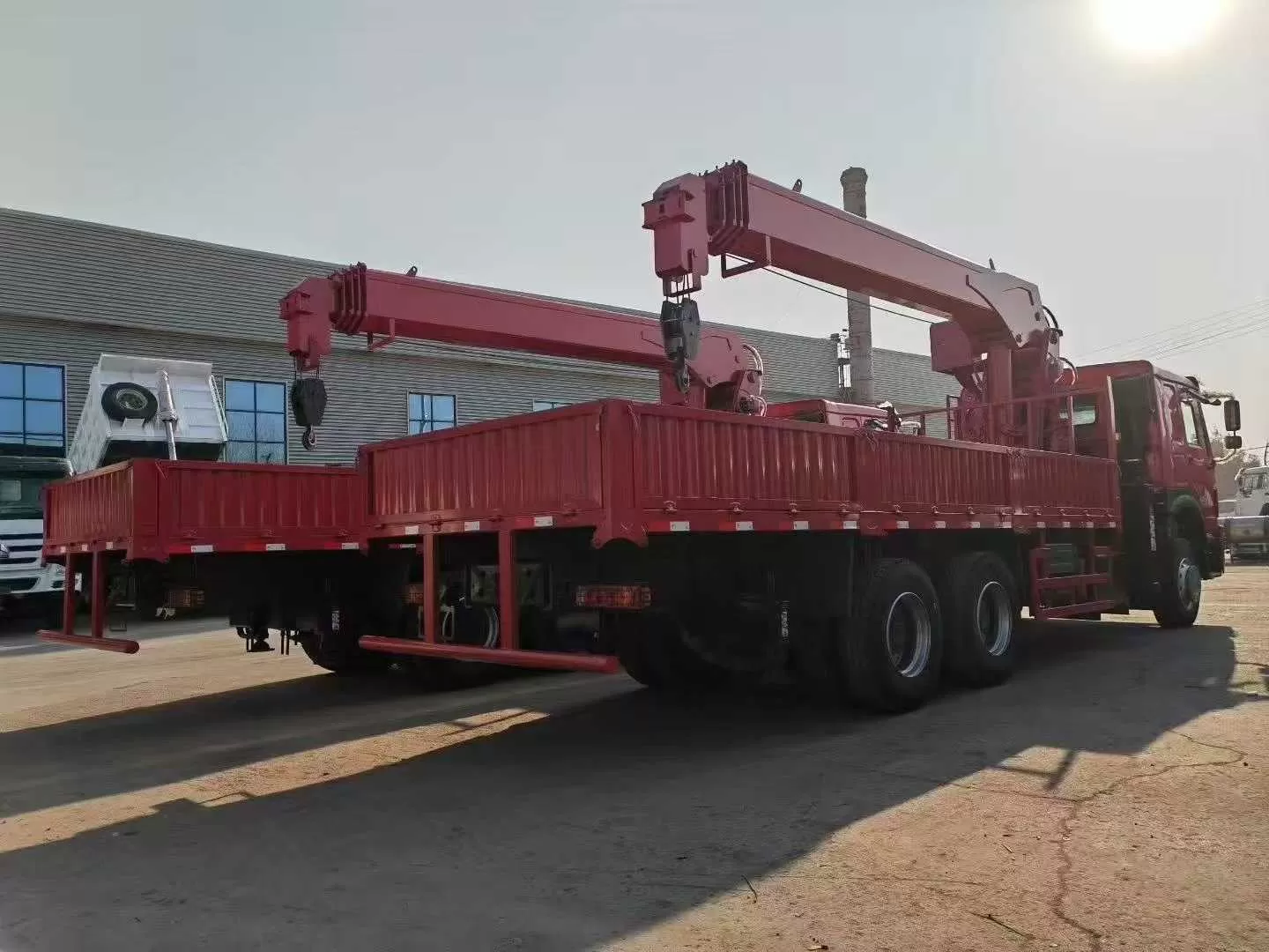 Used HOWO-KZ 8&times;4 dump truck suitable for transporting construction waste