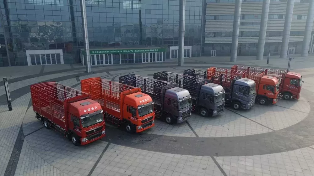 ລົດບັນທຸກ Sinotruk Howo TX7 Pro 4×2 ມີໂຄງສ້າງ Slab 250 ແຮງມ້າ