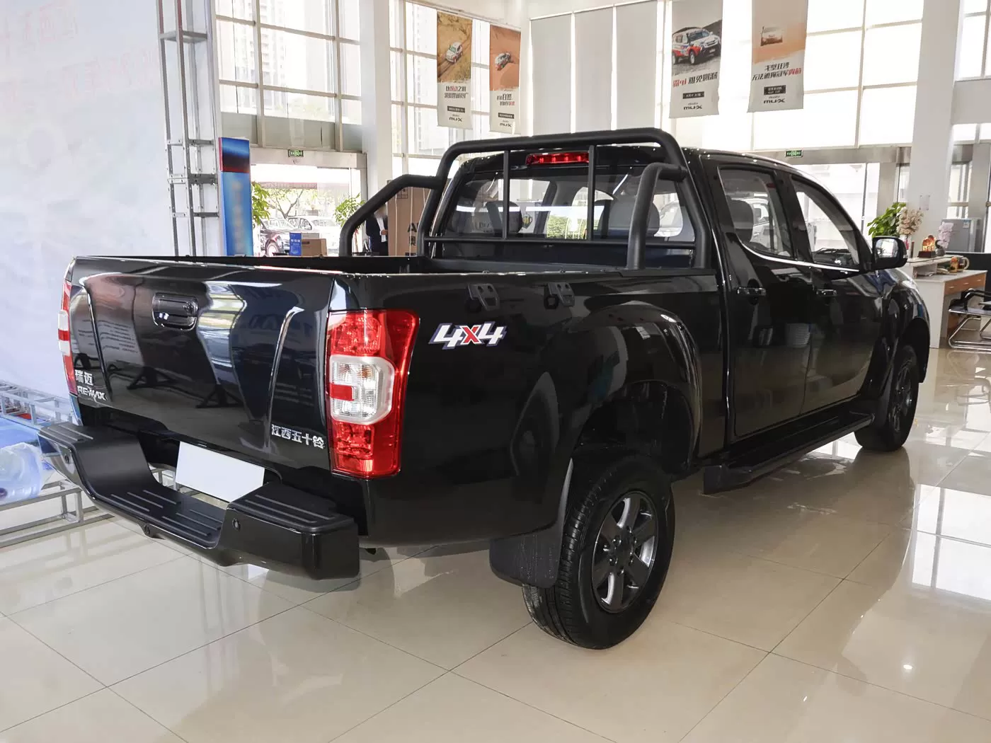Isuzu RE-MAX 2.8T Manual 2WD Pickup Truck - ຂາຍລົດກະບະ ລາຄາຖືກ